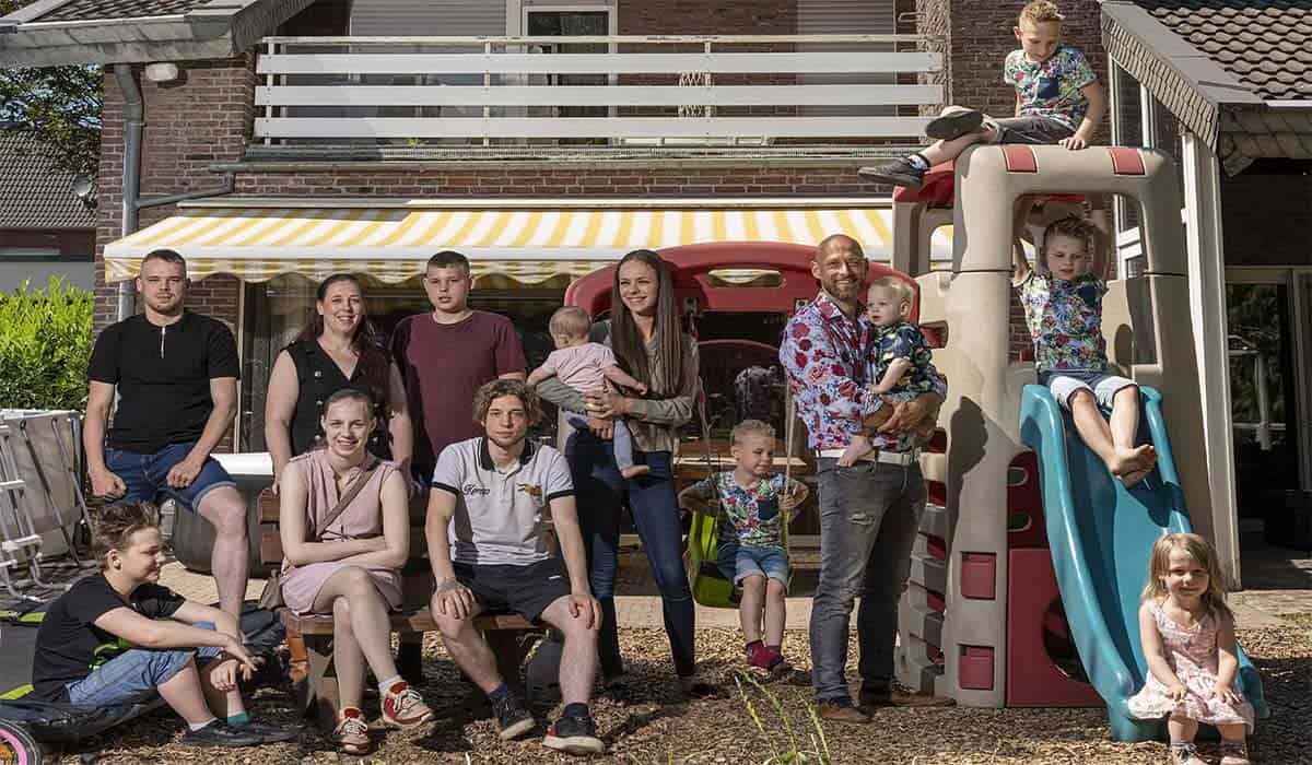 De familie Buddenbruck poseert voor televisieprogramma Een Huis Vol