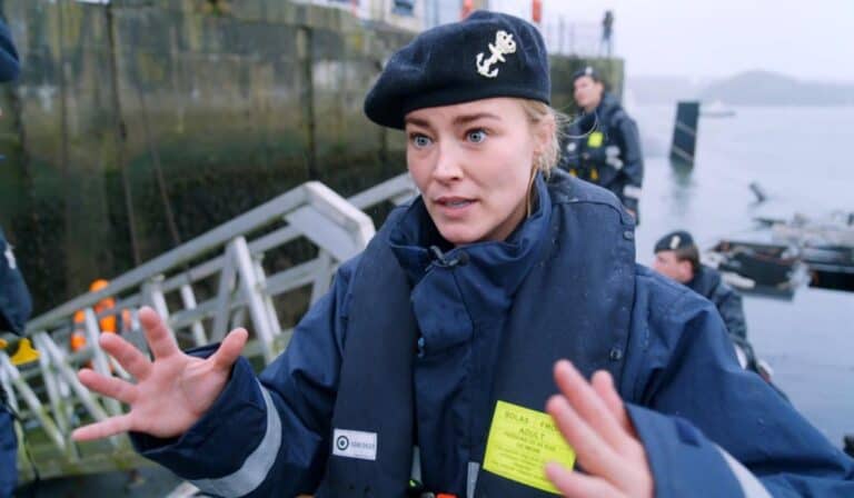 Geraldine Kemper vlak voor het moment dat ze in de marine boot gaat tijdens televisieprogramma Five Days Inside 2022.