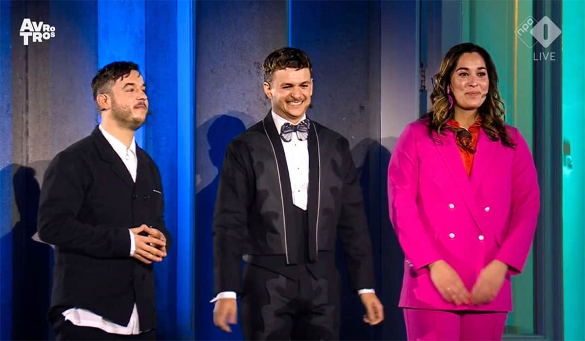 Winnaar Daniël Verlaan, mol Jurre Geluk en finalist Ranomi Kromowidjojo tijdens live uitzending van finale Wie is de Mol 2023.