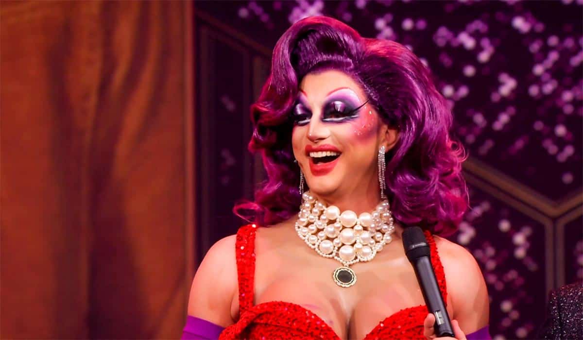 Jan Versteegh als drag queen Bunny Petit in Make Up Your Mind.