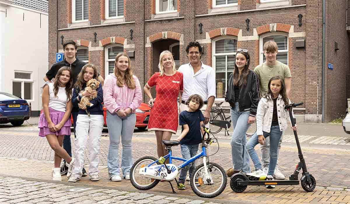 Een Huis Vol familie Nagelkerke: Jan en Sophie met kinderen Merel, Eline, Stan, Noud, Floor, Guusje, Madelief en Junior. Credits: Stijn Ghijsen