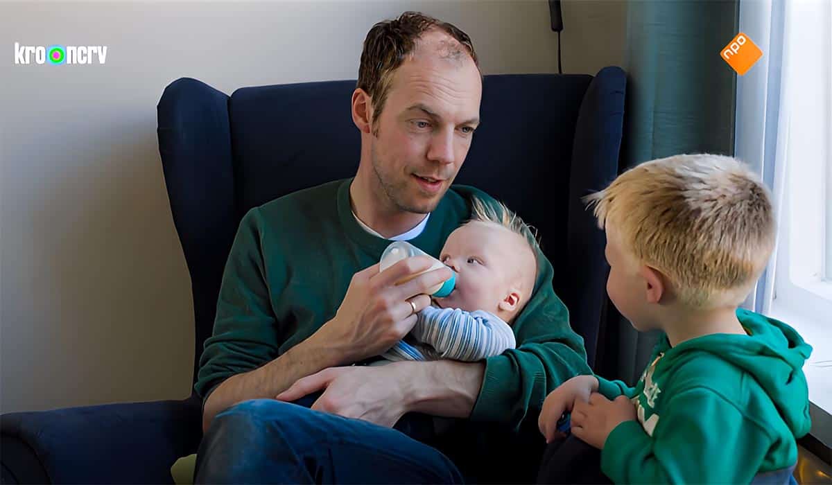 Een Huis Vol 2023 deelnemer Maarten Blom met baby Juda en zoontje.