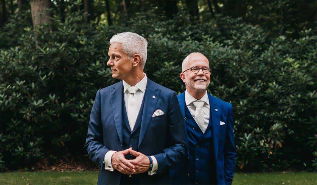 Married at First Sight deelnemers Maurice Westra en Arjan Bomekamp op huwelijksdag in 2022. Credits: RTL/ NT Visuals / Nander de Wijk