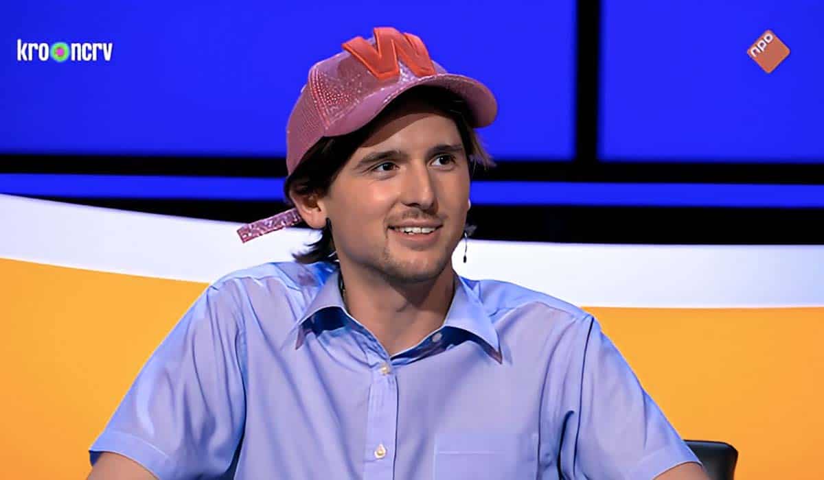 Rapper Gotu Jim zit vanavond op het podium van De Slimste Mens 2023